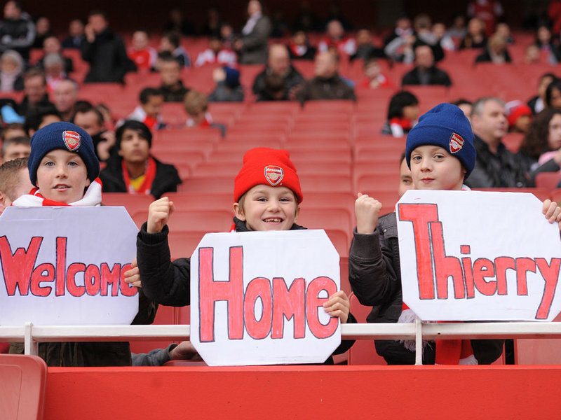 Arsenal-fans-with-Thierry-Henry-banner-Arsena_2696810.jpg