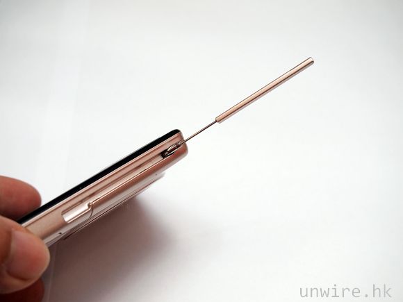 4.內建 1-seg 電視廣播天線，不過只能在日本使用.jpg