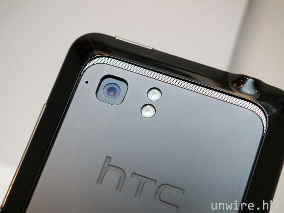 7.內建 800 萬像素鏡頭，而且鏡頭支援 BSI 背照式感光元件，加上 F2.2 大光圈，拍攝出.jpg