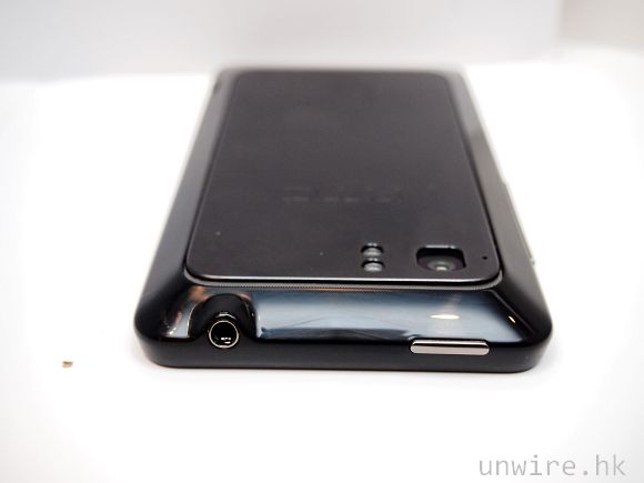 8.機頂設有 3.5mm 耳機插孔及開關鍵.jpg