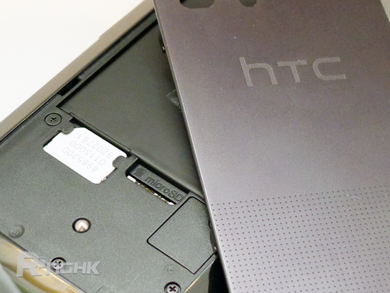 10.用普通 SIM 卡，跟 microSD 卡一樣需要移除電池才可更換.jpg