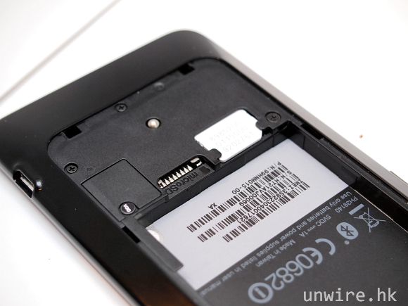 27.可以插入 microSD 記憶卡進一步擴充，最高支援 32GB.jpg