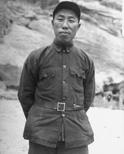 精通德、英、日、法、俄五种语言的 党人，郁达夫、郭沫若的朋友、鲁迅先生的文坛死对.jpg