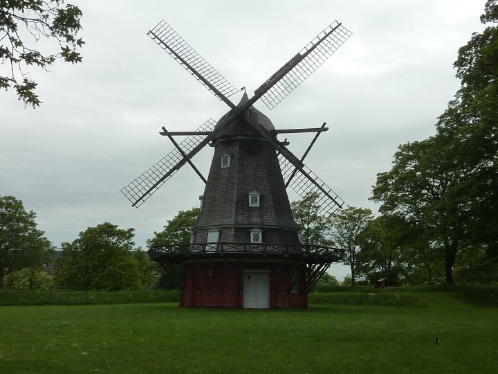36433_127901877243940_100000723850825_186999_5344826_n.jpg