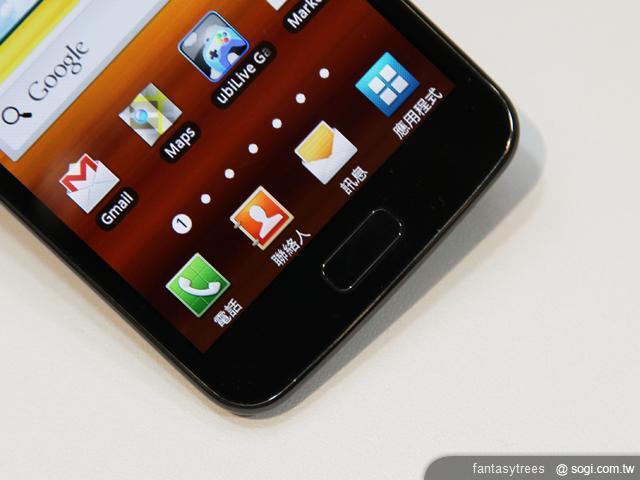 3.螢幕下方的實體按鍵為 SAMSUNG GALAXY S II LTE 首頁鍵，兩旁則分別為返回及選項的.jpg