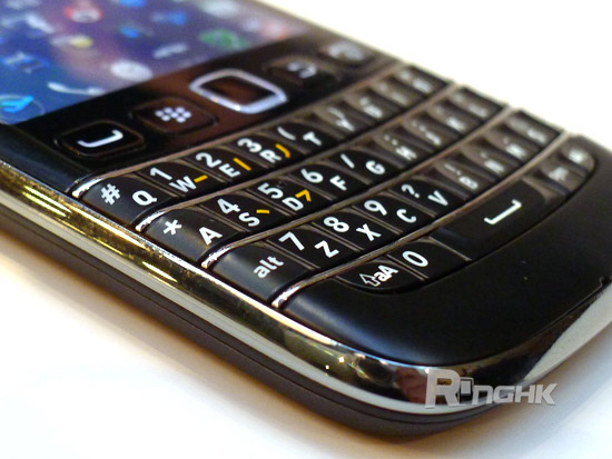 blackberrybold9790_06.jpg