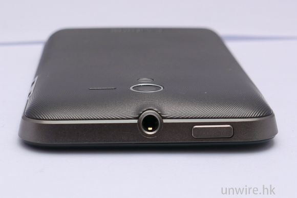 2.機頂設有 3.5mm 耳機端子及開關鍵.jpg