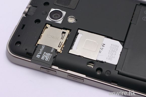 6.內建 16GB 存儲空間，支援以 microSD 記憶卡進一步擴充存儲空間。支援普通 SIM.jpg.jpg