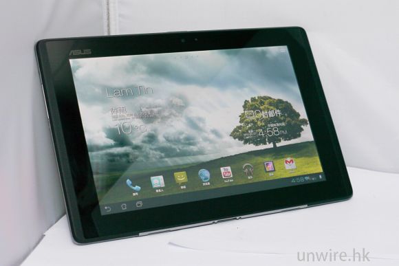 8.Padfone Station 與 Padfone 合體後的模樣.jpg