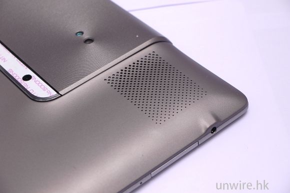 14.Padfone Station 內建了喇叭.jpg