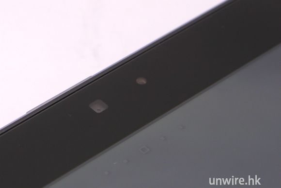 15.機身前方，可以看到屏幕上方設有前置視像鏡頭.jpg