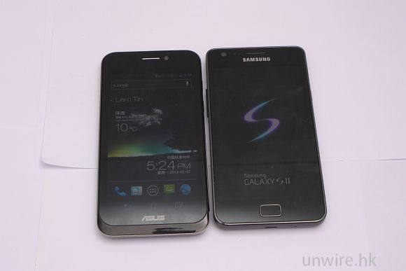 19.與 Samsung Galaxy S II 一樣，Asus Padfone 也是採用了 Super AMOLED 屏幕.jpg