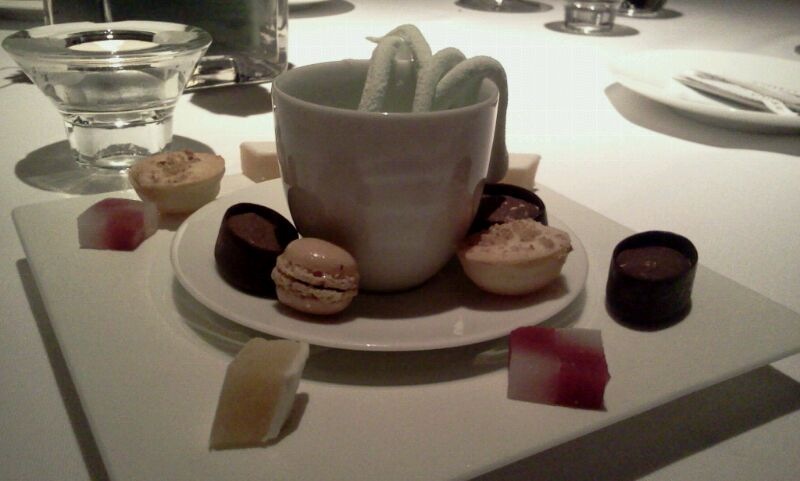 雜錦甜品(MINI MACAHON , mini dark chocolate and mashallow