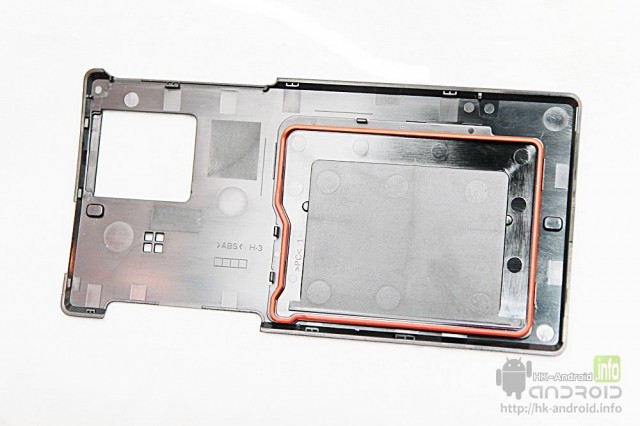 12.打開背蓋就見到防水膠邊 . IPX5,7 級防水.jpg