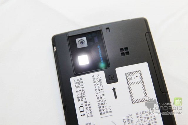 15.背面的 LED燈有別於其他手機 ,用的是柔光 , 拍攝人面照片時效果更出眾.jpg.jpg