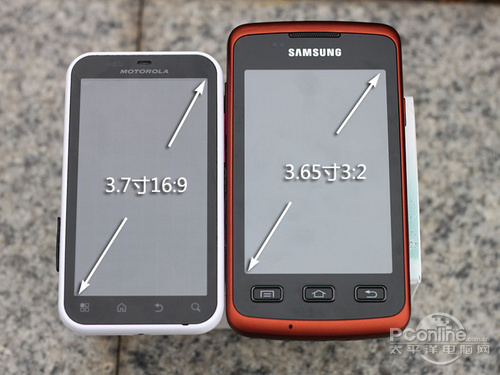 31.摩托羅拉ME525  (左)與三星S5690.jpg