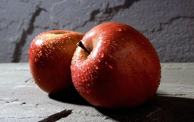800px-Fuji_apple.jpg