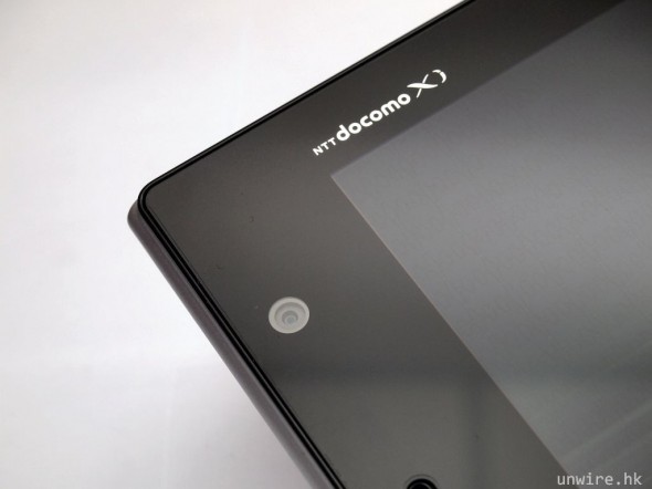 3.機身前面左方設有 200 萬像素鏡頭.jpg