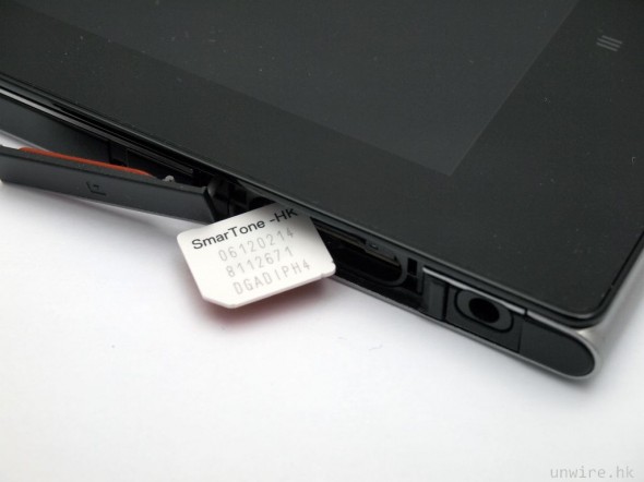 10.可以插入 micro SIM 電話卡，來打電話及以 3.5G 網絡上網.jpg