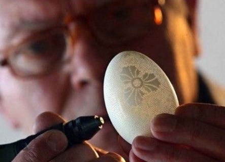 eggshellcarving02_thumb.jpg
