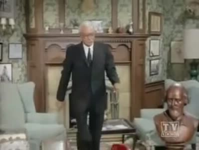 2 Alfred Pennyworth.jpg