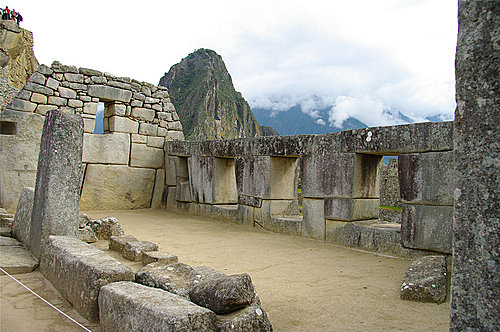 10 馬丘比丘三窗神廟 Temple of the three windows 7.jpg