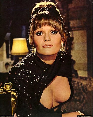 2 Valerie Perrine as Eve Teschmacher.jpg