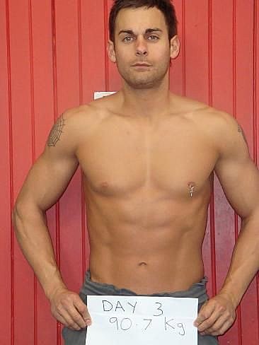 6 停止任何運動。並大吃垃圾食物後的第3天 90.7公斤.jpg