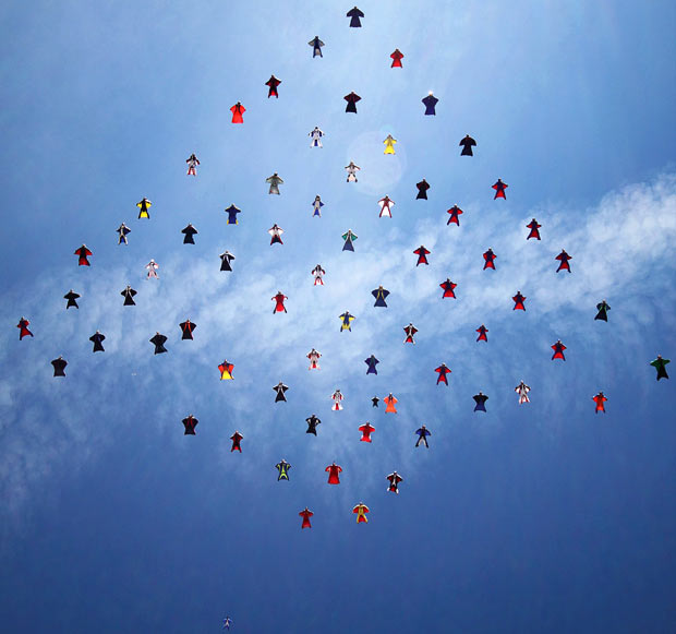 skydivers-from-bel_1523595i.jpg