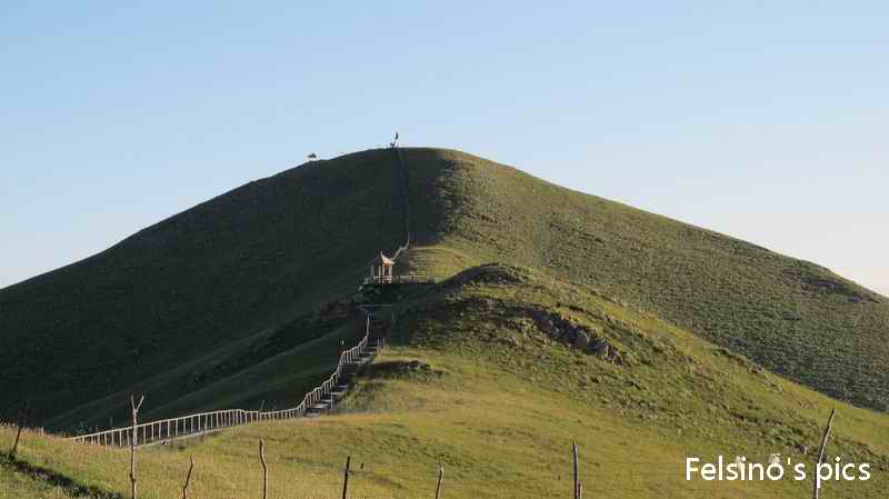 山坡上的木棧道-01.jpg