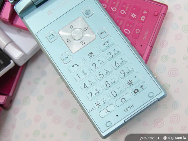 6.實體鍵盤也是標準的日系手機設計.jpg