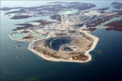 Diavik_Diamond_Mine_hole_1.jpg