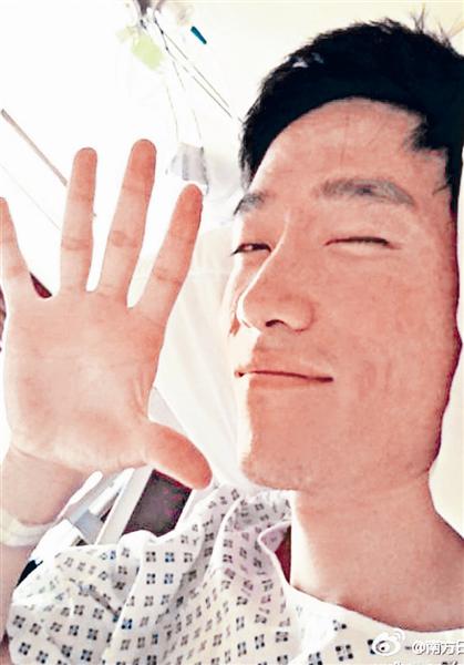 Liu Xiang in Hospital London.jpg