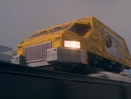 4 黃色裝甲車.jpg