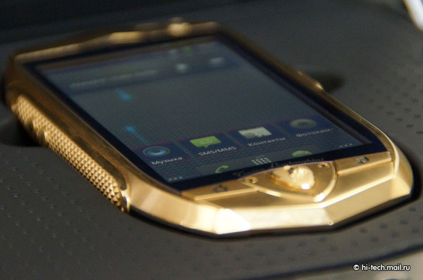 Lamborghini-TL700-Luxury-Smartphone-002.jpg