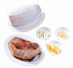 芋頭 臘鴨 蔥白段 麻油 老抽 胡椒粉 薑花 蒜茸