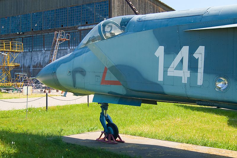 800px-Yakovlev_Yak-141_@_Central_Air_Force_Museum.jpg