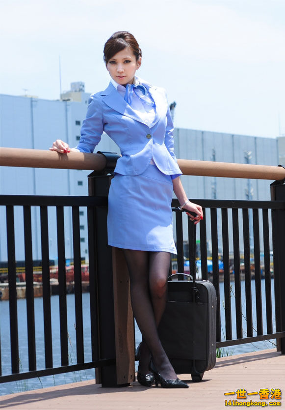 Cabin Attendant costume Ameri _02.jpg