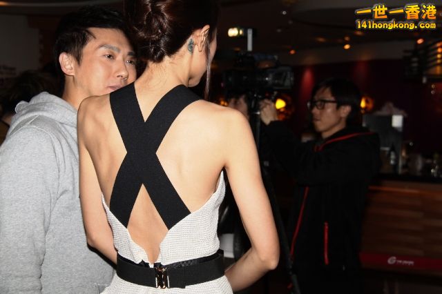 陳嘉桓大曬事業線 娜姐開肚裙10.jpg