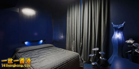 Maison Moschino5.jpg