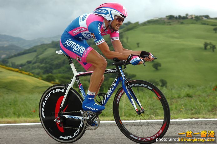 2008_giro_d_italia_stage10_time_trial_marzio_bruseghin_lampre_wins.jpg