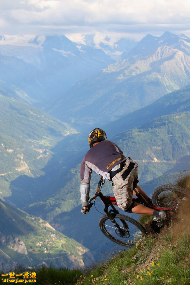downhill-mountain-bike-dh-for-apple-iphone-hellaphone-233286.jpg