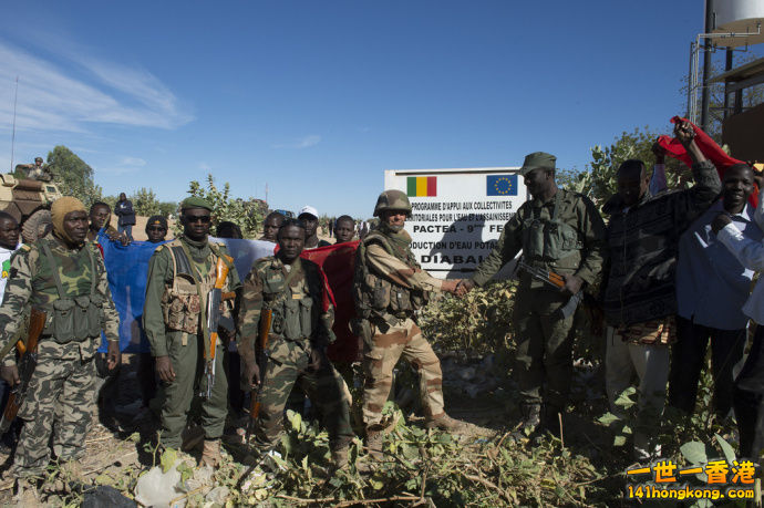 開始同當地軍事拹同行動
