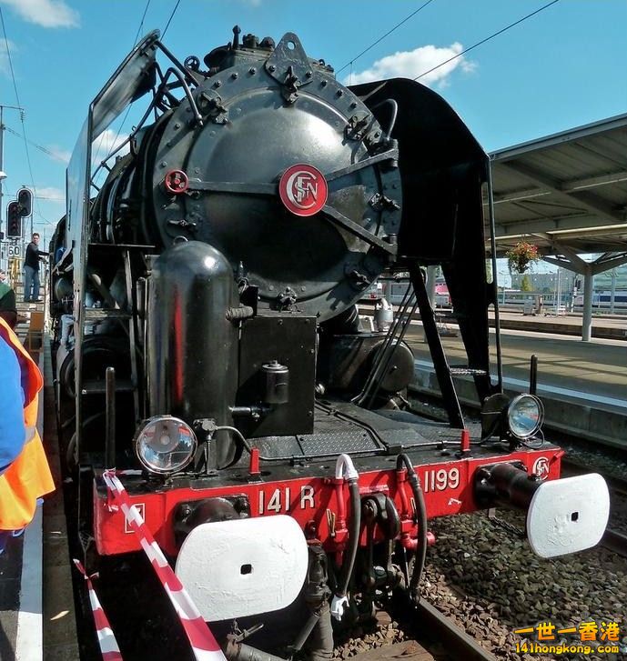 141R-1199 en gare de Nantes 2.jpg