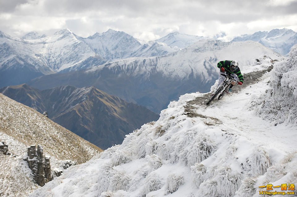 extreme-biking-in-new-zealand.jpg