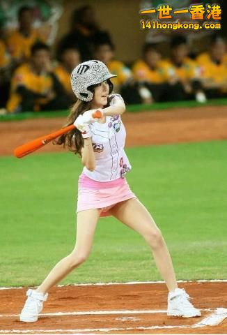 【】 台灣性感電音女神謝金燕粉色迷你裙開球開球禮！.jpg