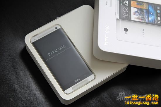 打開之後One位於盒子一側