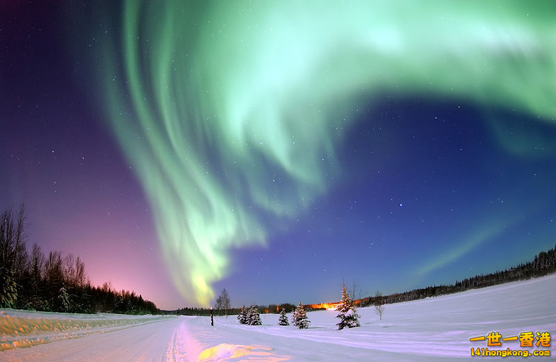 美國阿拉斯加州埃爾森空軍基地拍攝到的北極光.jpg