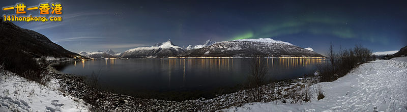 挪威大峽灣上空的極光.jpg