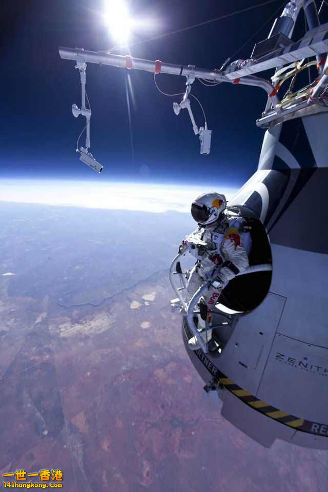 Felix Baumgartner 從 71,580 英尺的跳躍.jpg